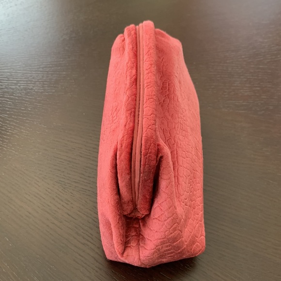 NWT Anthropologie Mollie croco velvet clutch - Picture 4 of 7